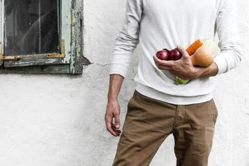 A man bought veggies to cook healthy food for IF